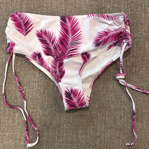 🍂5/30$!! NWOT Ruched Sides Feather Print Bikini Bottom - Picture 1 of 6